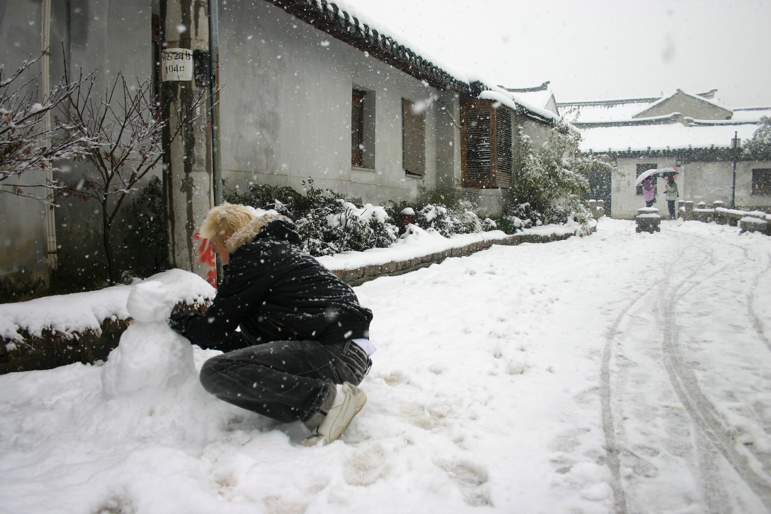 suzhou-snowman-making